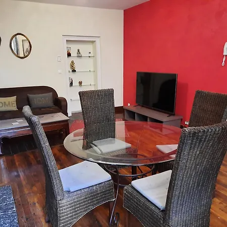 Vieille Apartment *